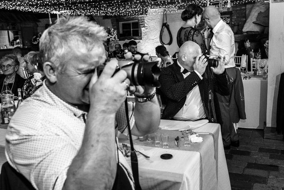 Profesjonalny fotograf ślubny na wesele, czy na pewno ?