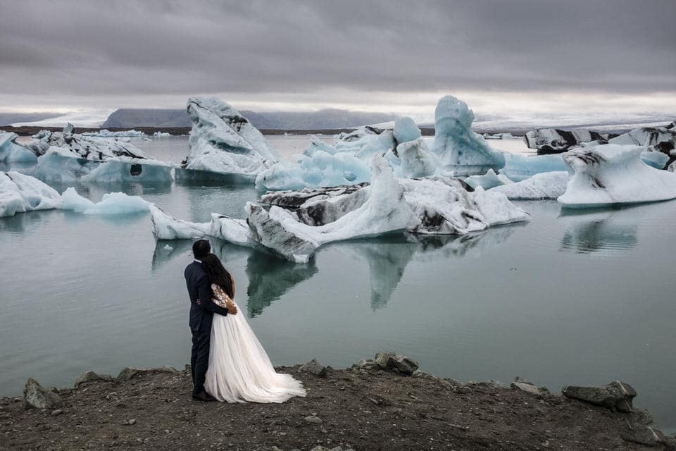 Sesja ślubna na Islandii Diamond Beach Iceland wedding session